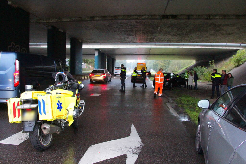 Twee personenwagens beschadigd bij kop-staart ongeval