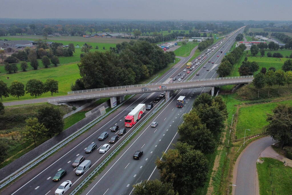 Flinke file vanwege brand in bestelbus