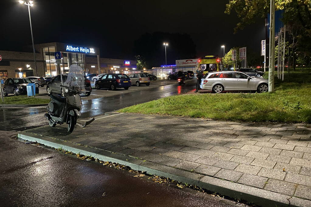 Automobilist en scooterrijder komen in botsing