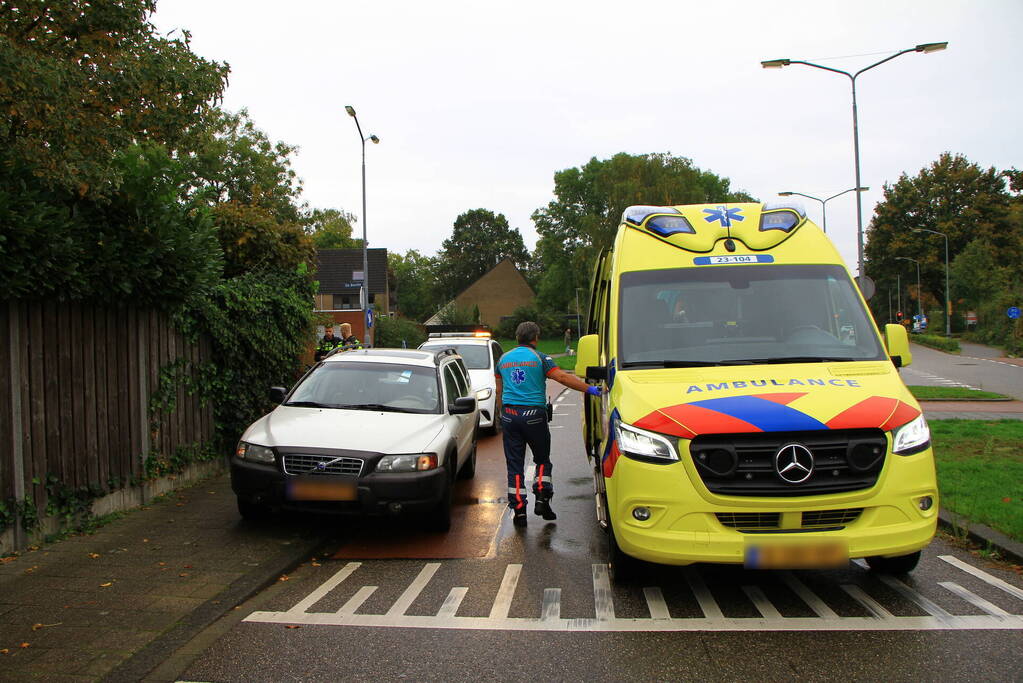 Botsing tussen automobilist en overstekende fietser