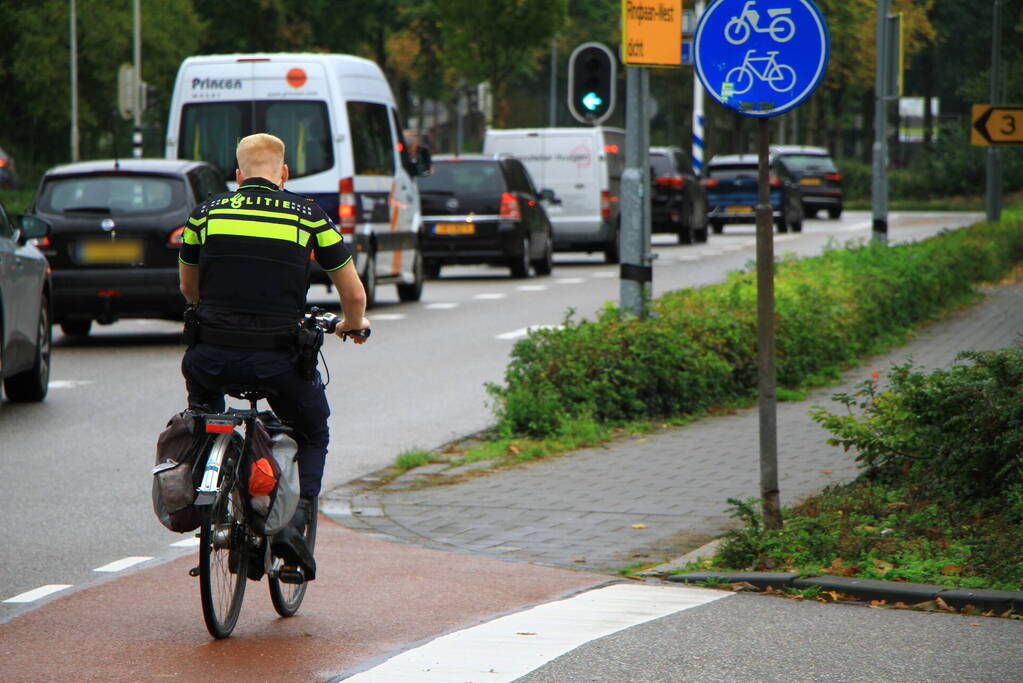 Botsing tussen automobilist en overstekende fietser