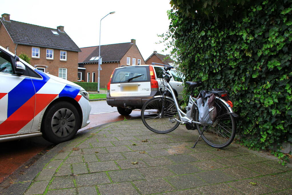 Botsing tussen automobilist en overstekende fietser