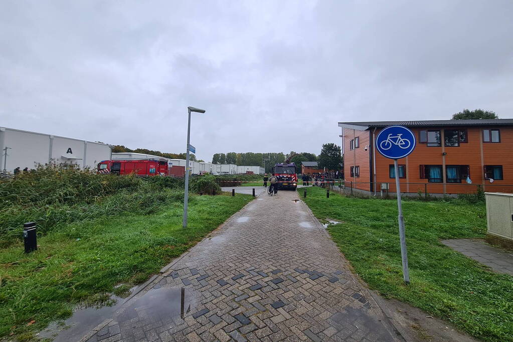 Dak van asielzoekerscentrum stort in