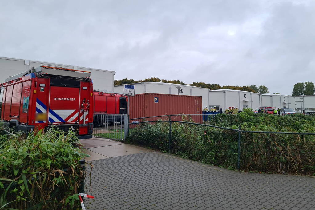 Dak van asielzoekerscentrum stort in