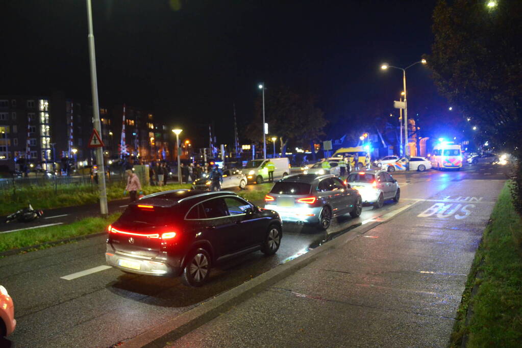 Scooterrijder ernstig gewond na ongeval met auto