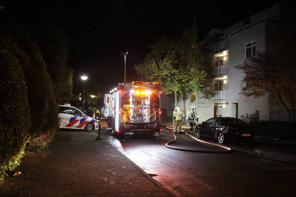 Verwarde aangehouden bij flatgebouw