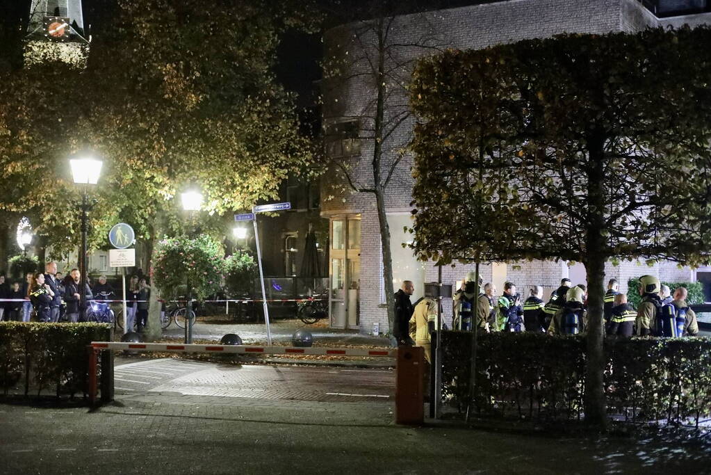 Verwarde aangehouden bij flatgebouw