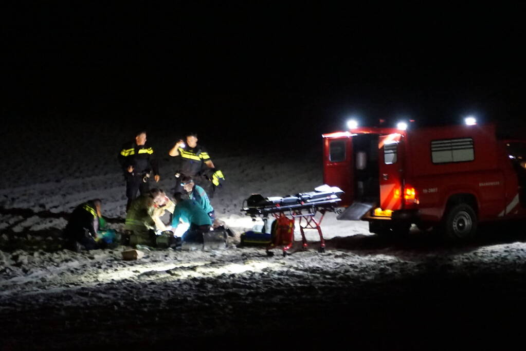 Personen gewond bij aanrijding op strand, bestuurder rijdt door
