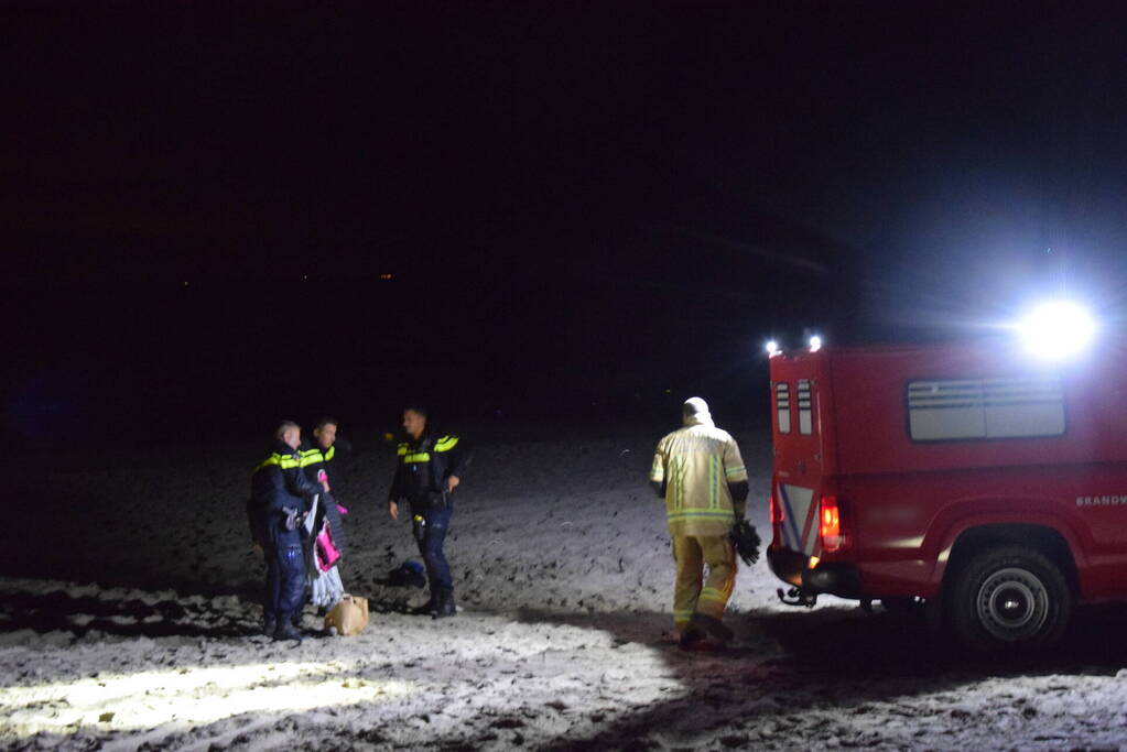 Personen gewond bij aanrijding op strand, bestuurder rijdt door