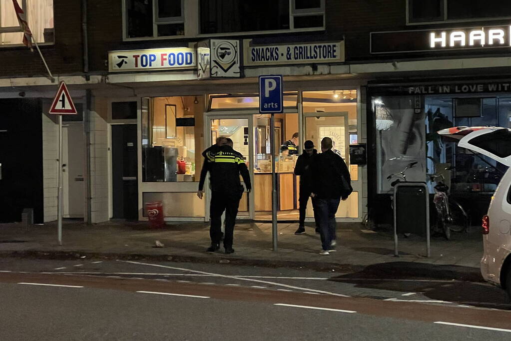 Politie op zoek naar overvallers op eetgelegenheid
