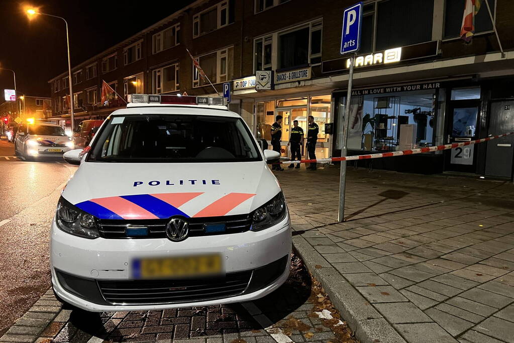 Politie op zoek naar overvallers op eetgelegenheid