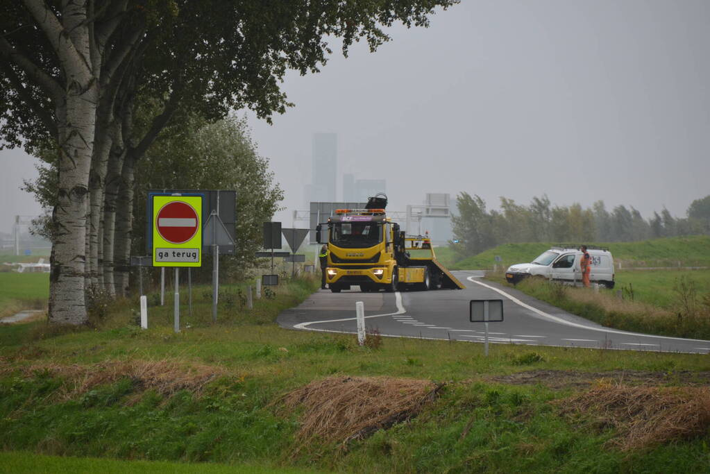 Bestelwagen belandt in de sloot
