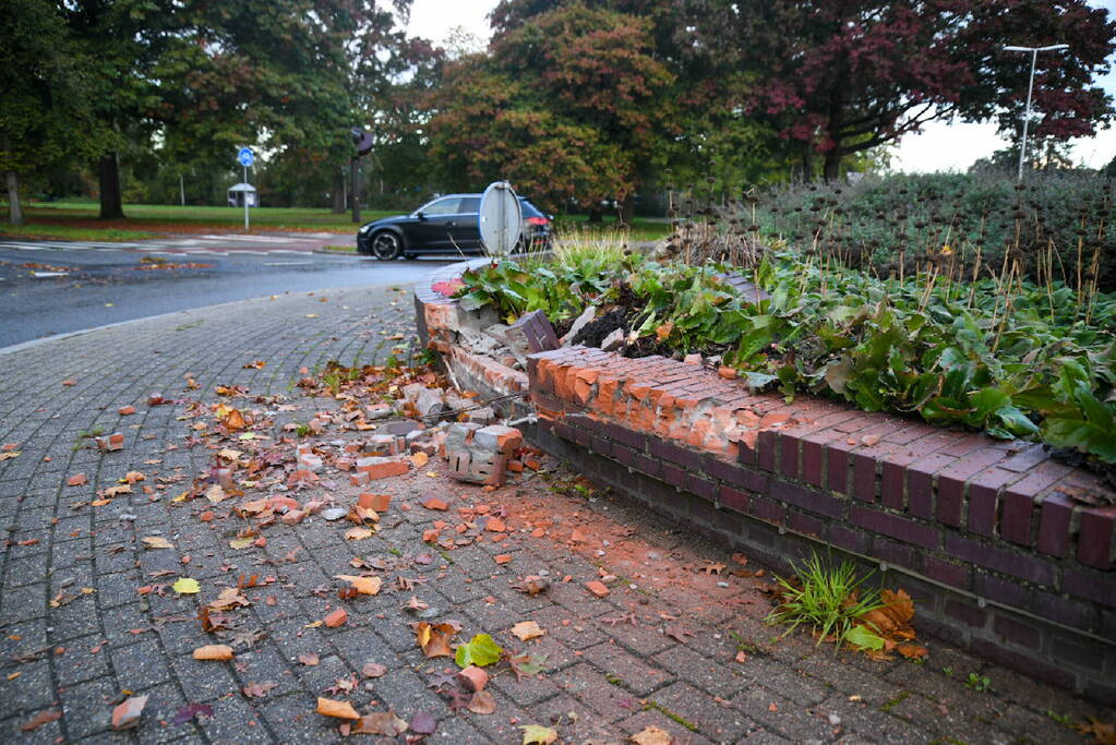 Mercedes-AMG belandt op de kop op fietspad