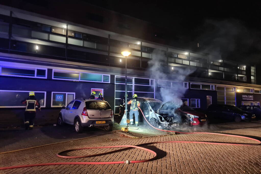 Tweede auto volledig uitgebrand