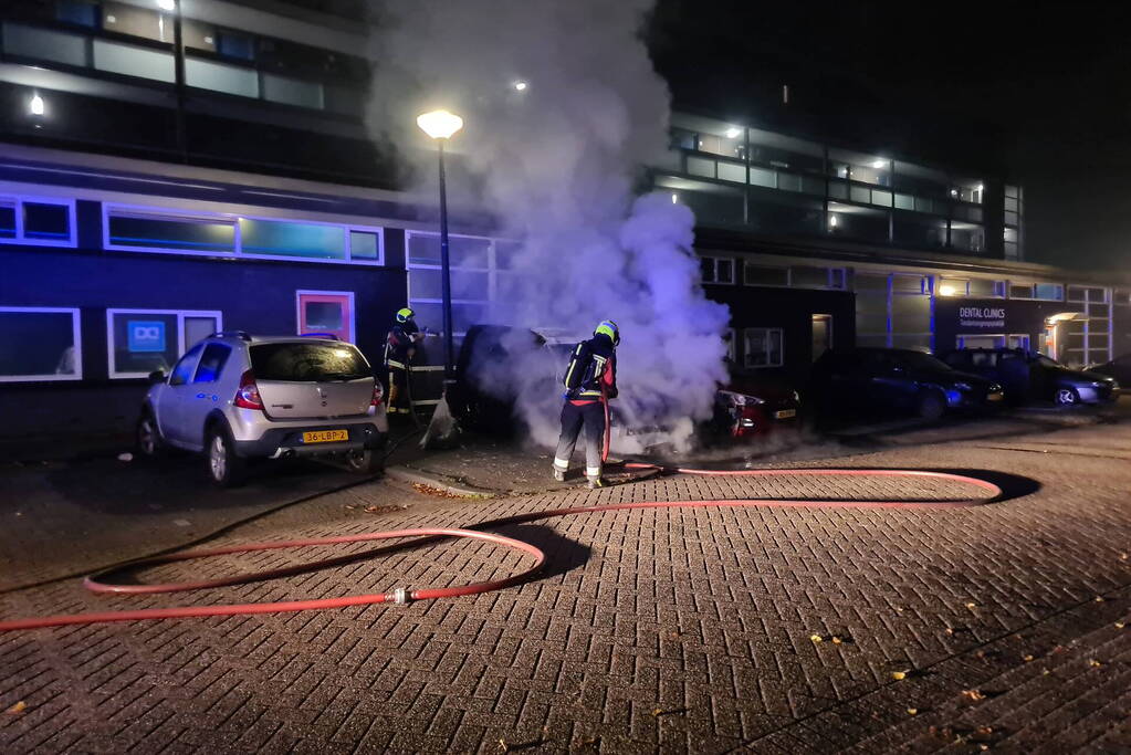 Tweede auto volledig uitgebrand