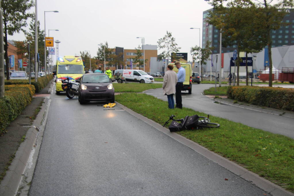 Fietser ernstig gewond bij aanrijding met auto