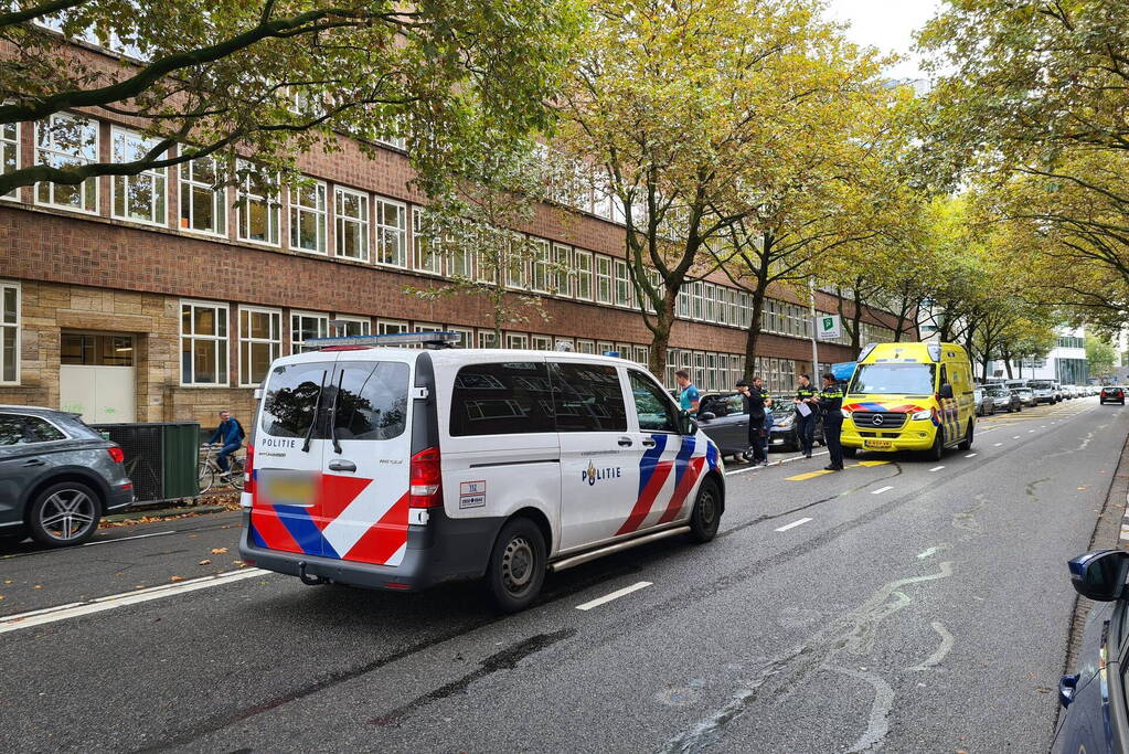 Twee personenwagens betrokken bij kop-staart botsing