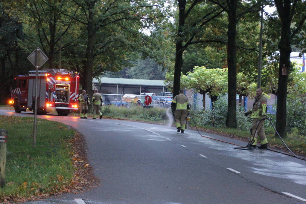 Wegdek spekglad door diesellekkage