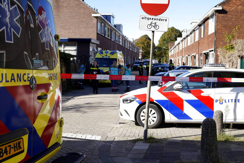 Ambulancemedewerker overgoten met heet water in woning