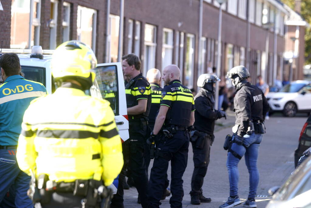 Ambulancemedewerker overgoten met heet water in woning