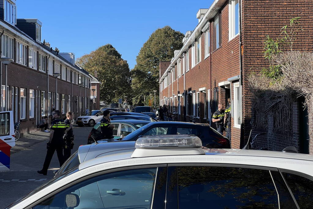 Ambulancemedewerker overgoten met heet water in woning