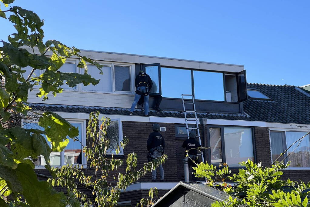 Ambulancemedewerker overgoten met heet water in woning