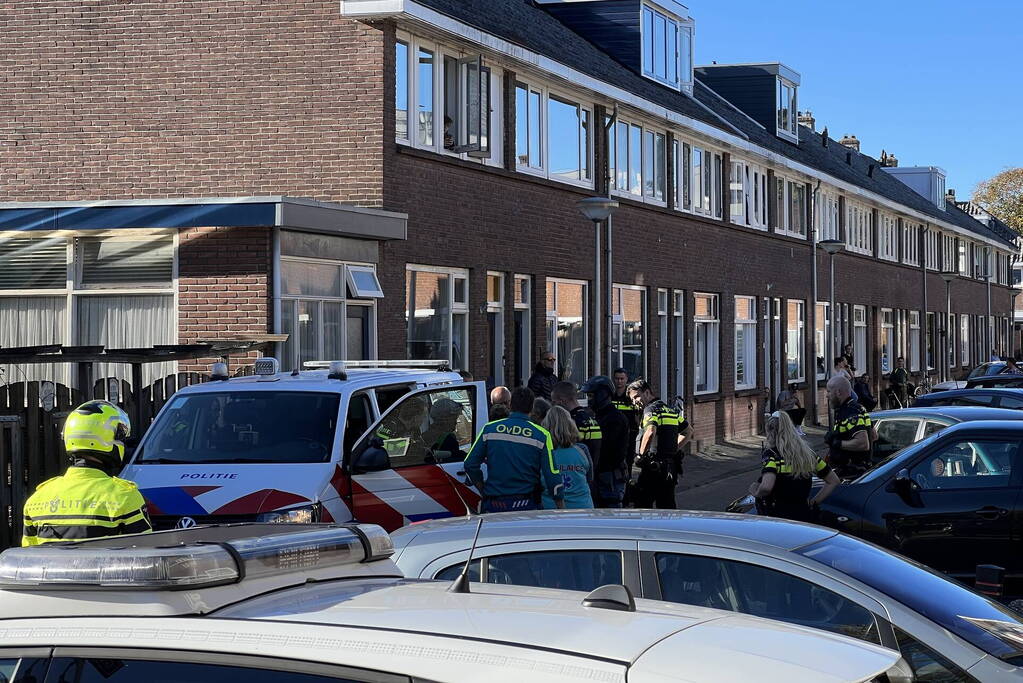 Ambulancemedewerker overgoten met heet water in woning