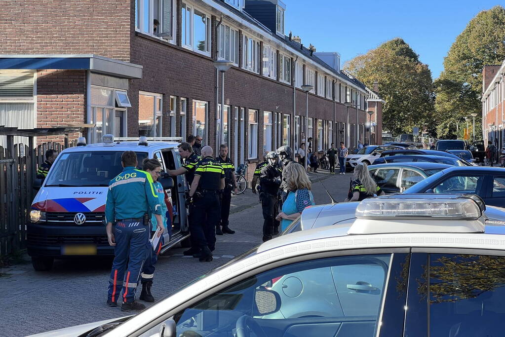 Ambulancemedewerker overgoten met heet water in woning