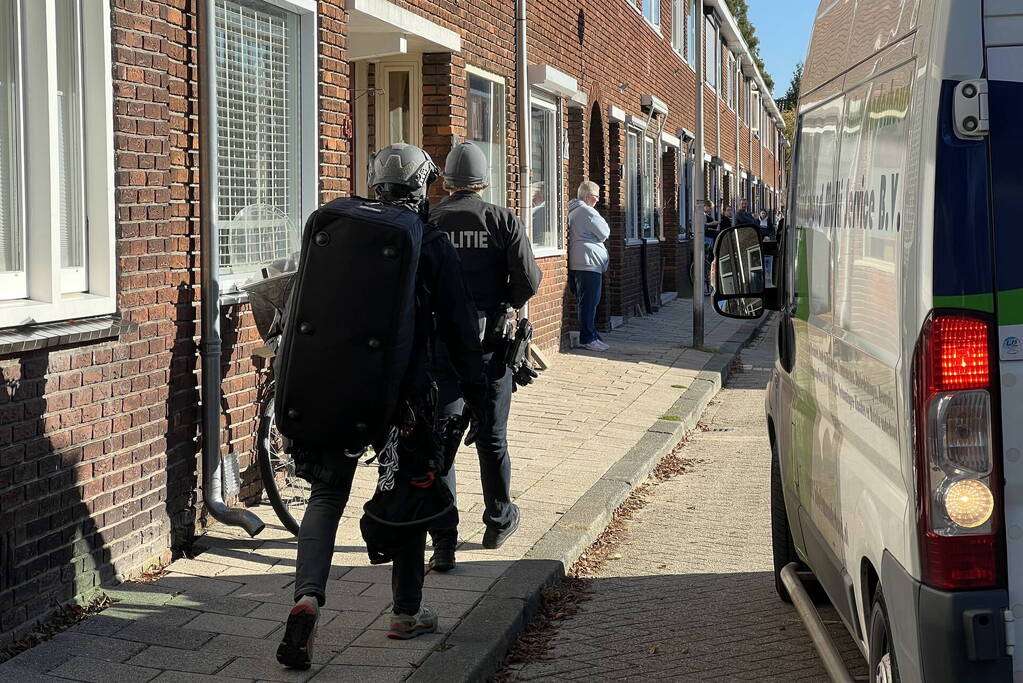 Ambulancemedewerker overgoten met heet water in woning