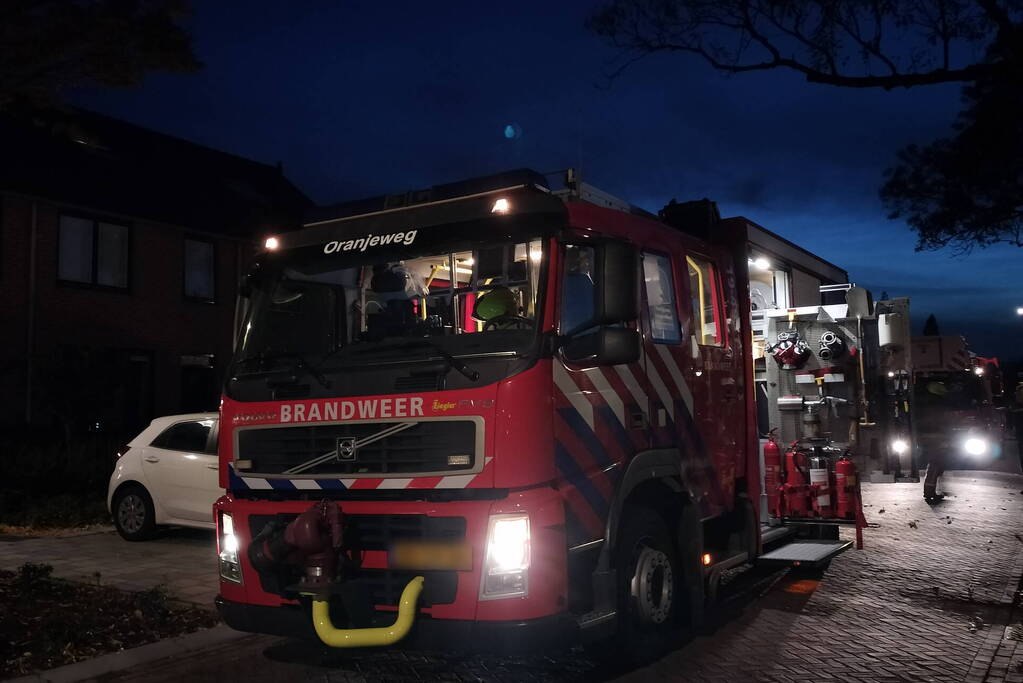 Brandweer breekt deur open na melding van woningbrand