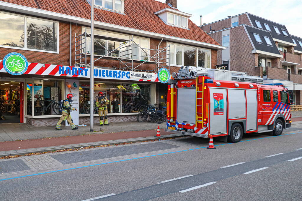 Doos met visitekaartjes vliegt in brand