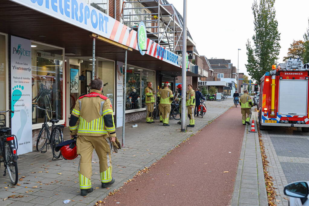 Doos met visitekaartjes vliegt in brand