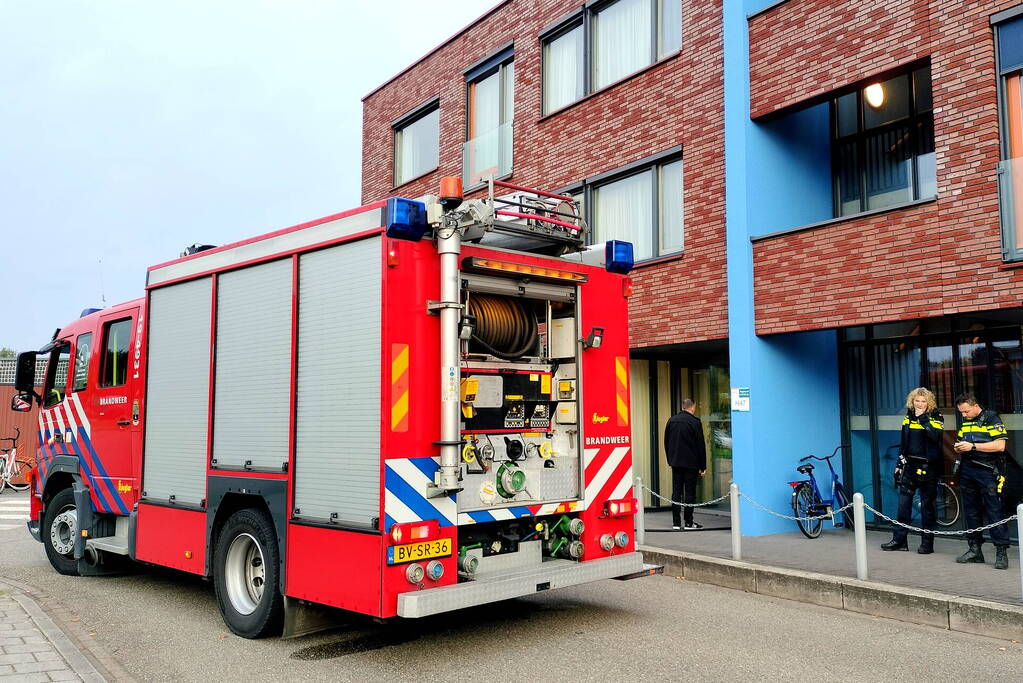 Bankstel in woning vliegt in brand