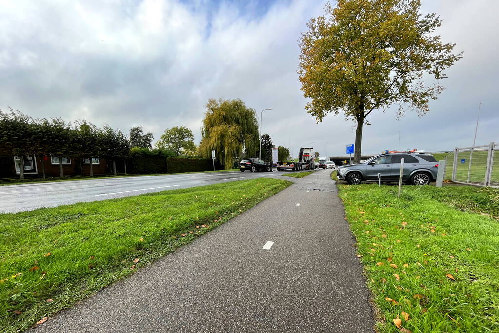 Flinke schade nadat auto op trailer botst