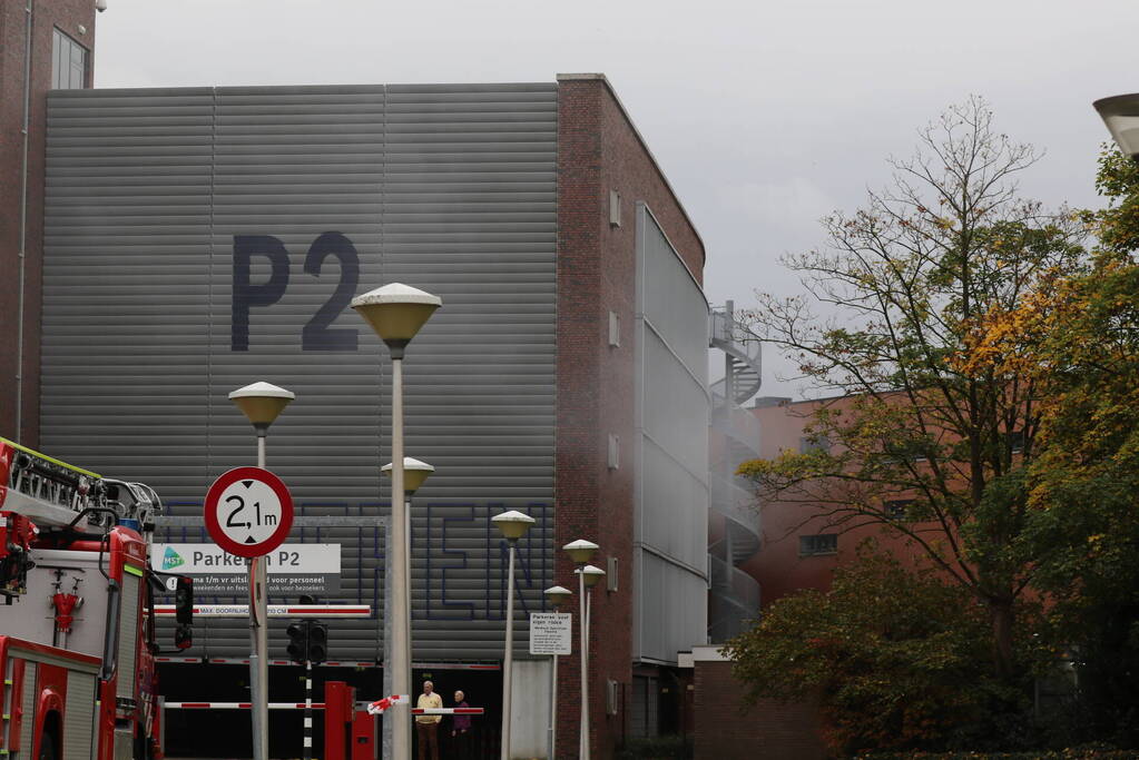 Autobrand in parkeergarage MST