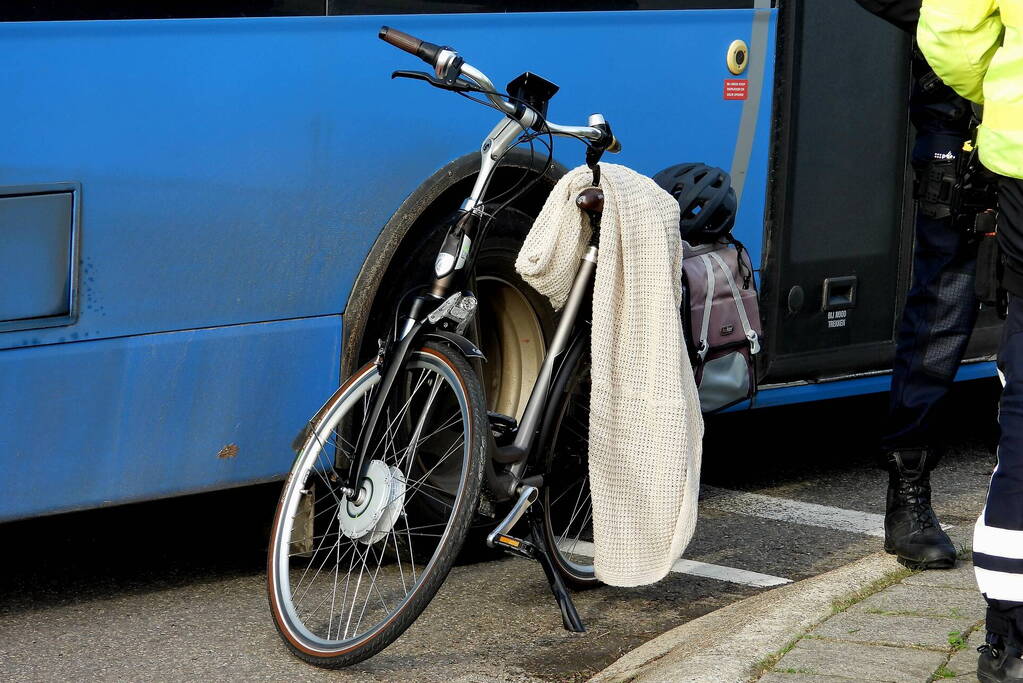 Persoon gewond bij aanrijding met lijnbus