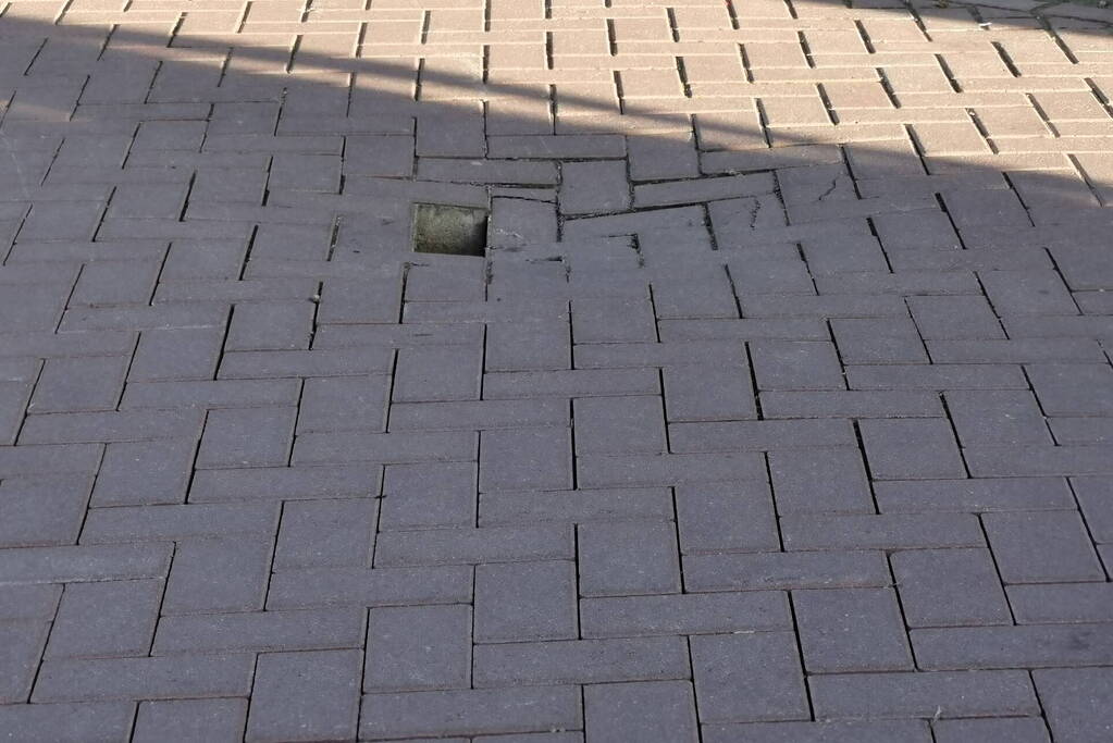 Weg afgesloten door Sinkhole