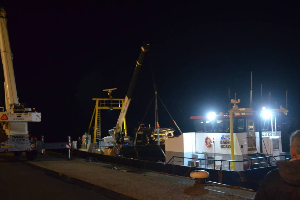 Aangevaren watertaxi aangekomen in haven