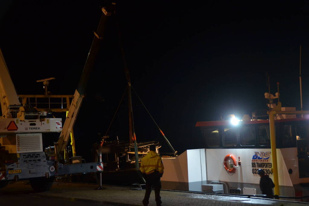 Aangevaren watertaxi aangekomen in haven