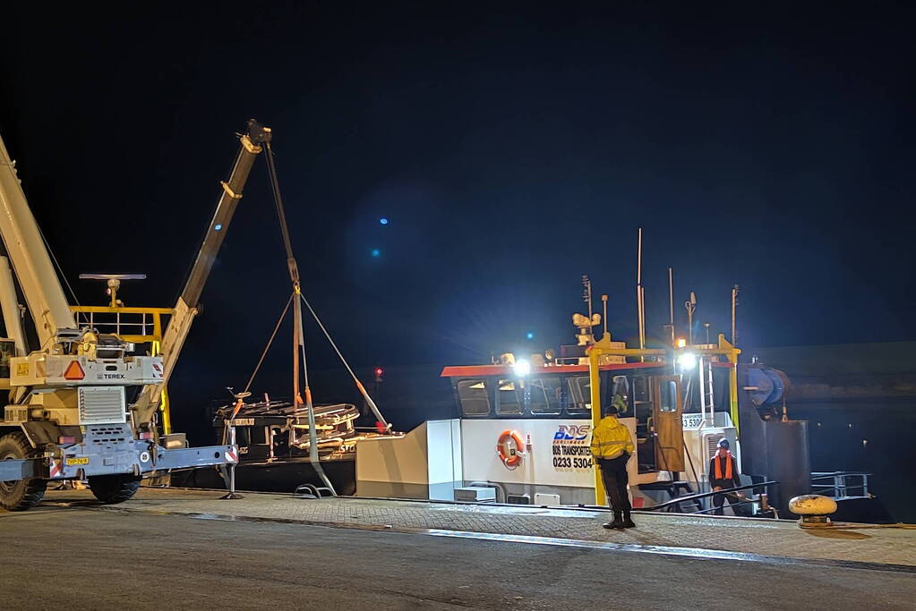 Aangevaren watertaxi aangekomen in haven
