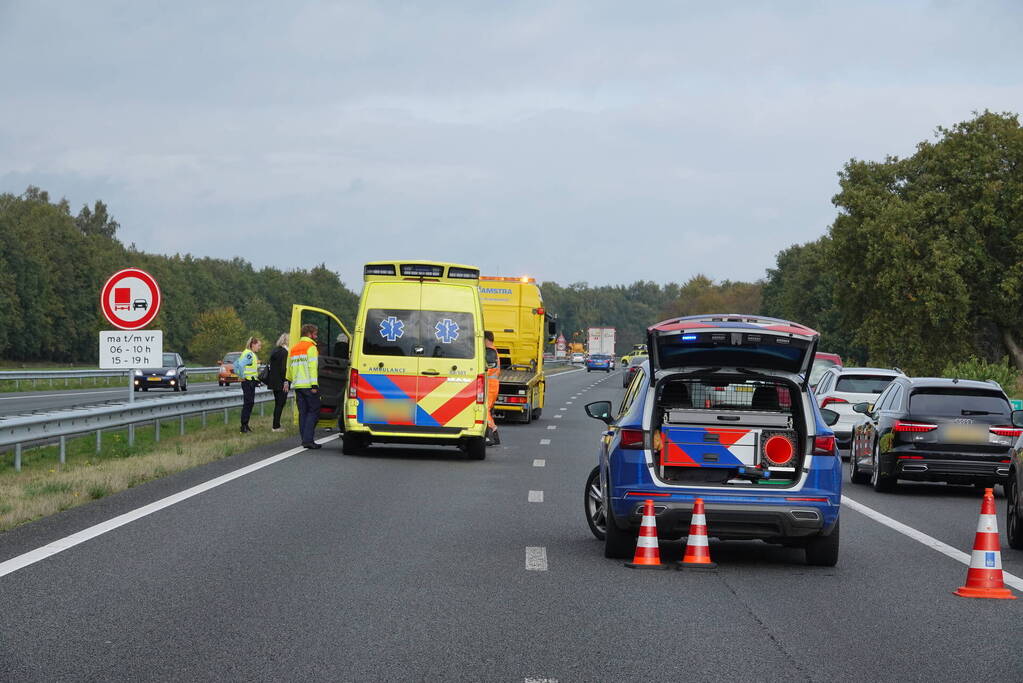 Snelweg deels afgesloten door botsing