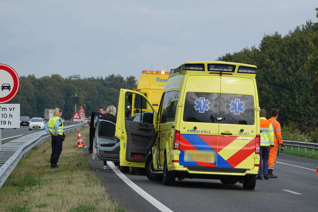 Snelweg deels afgesloten door botsing