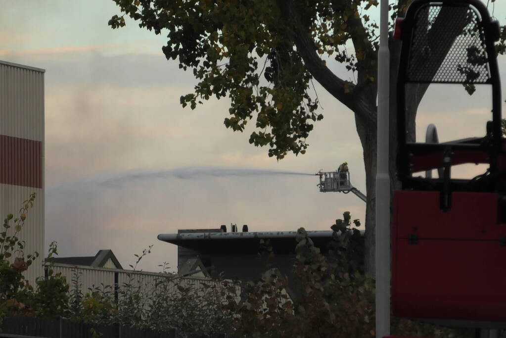 Zeer grote brand in bedrijfspanden