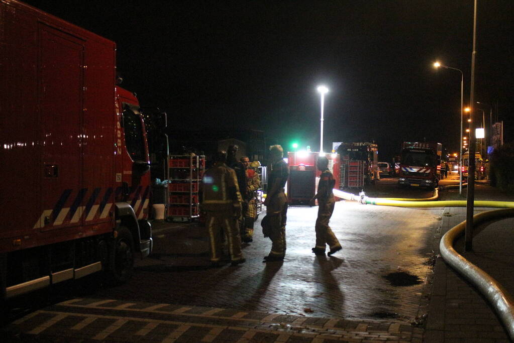 Zeer grote brand in bedrijfspanden