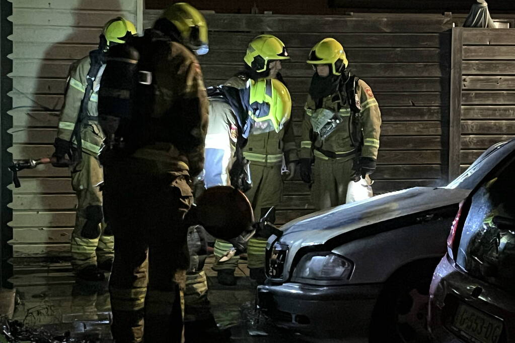Brand in geparkeerde auto