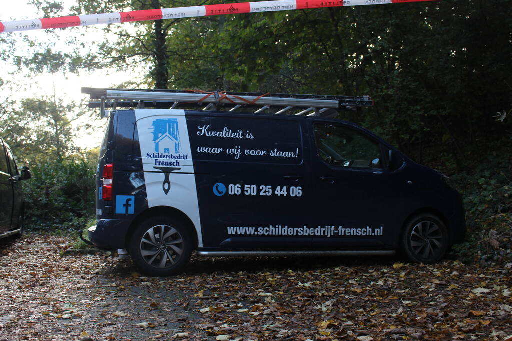 Overvallers vluchten weg met bestelbus