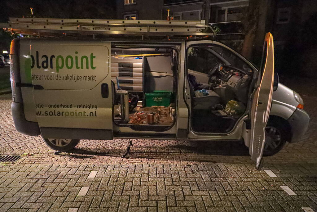 Bestuurder voorkomt dat bestelbus in brand vliegt