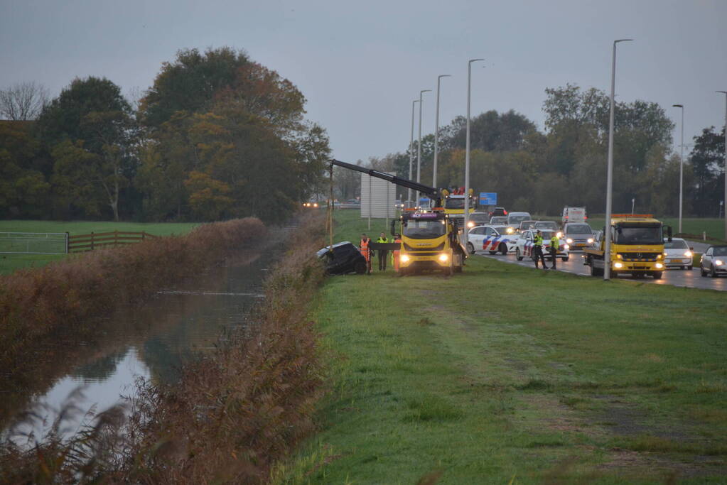 Auto belandt op de kop in Boksumer Soal