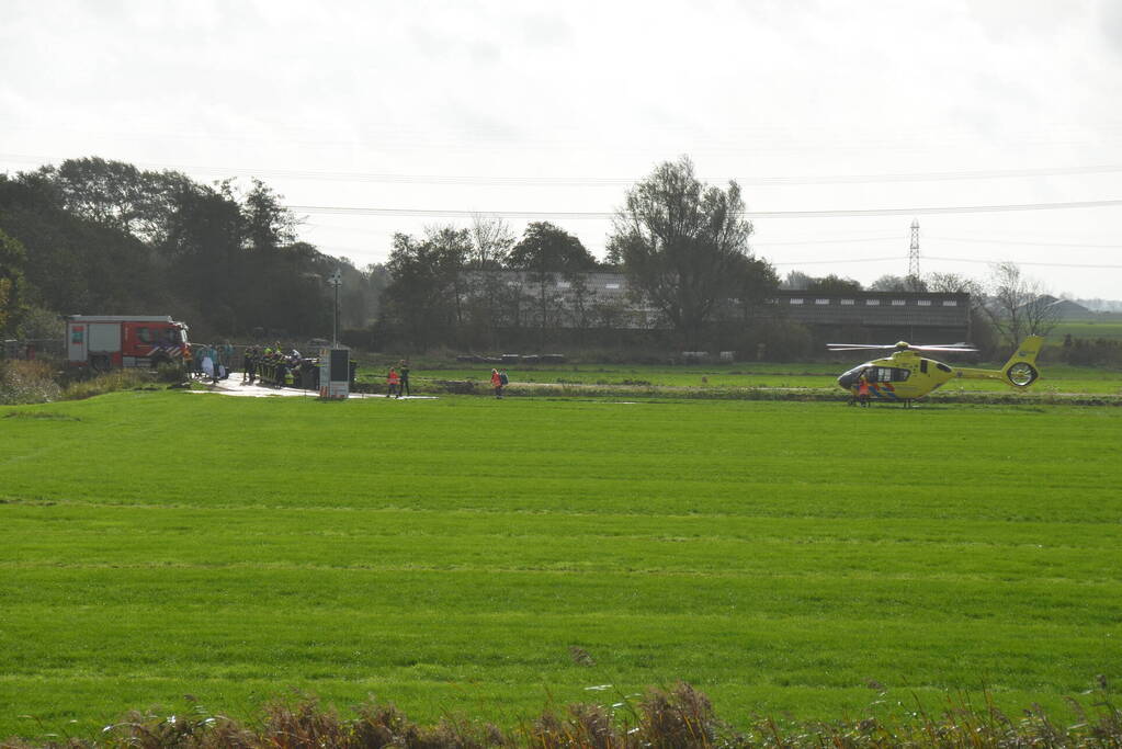 Auto belandt op de kop in greppel