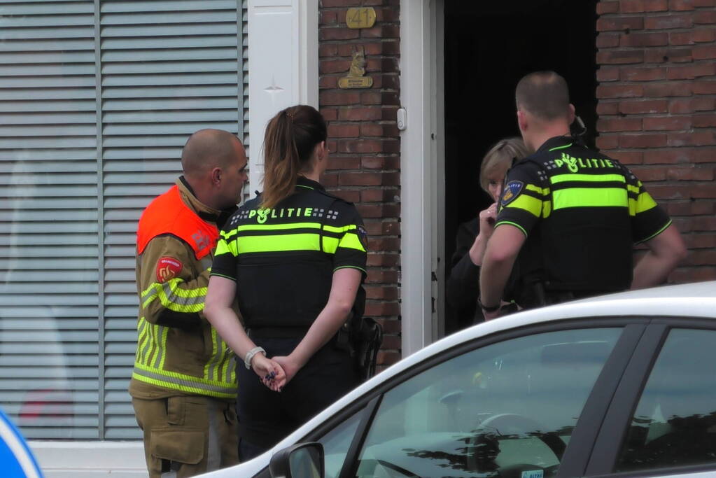 Gaslucht in woning, brandweer doet onderzoek